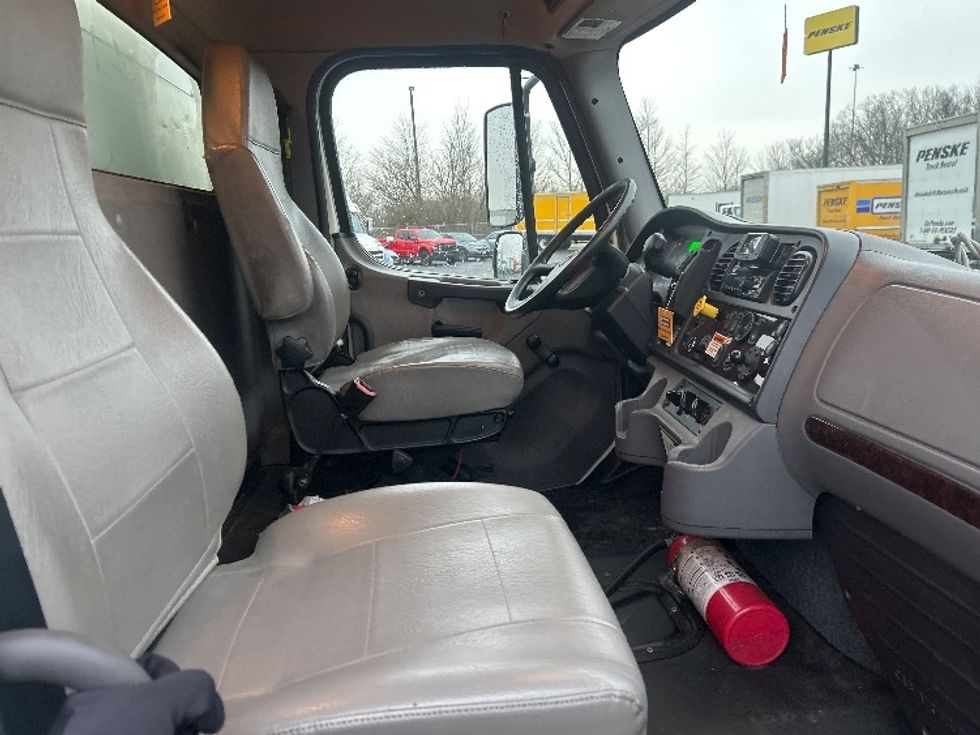 Medium Duty Box Truck-Light and Medium Duty Trucks-Freightliner-2022-M2-Obetz-OH-176,813\n\t\tmiles-$ 64,750 - Image 22