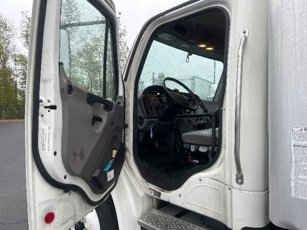 Medium Duty Box Truck-Light and Medium Duty Trucks-Freightliner-2022-M2-Obetz-OH-260,051\n\t\tmiles-$ 49,250 - Image 16