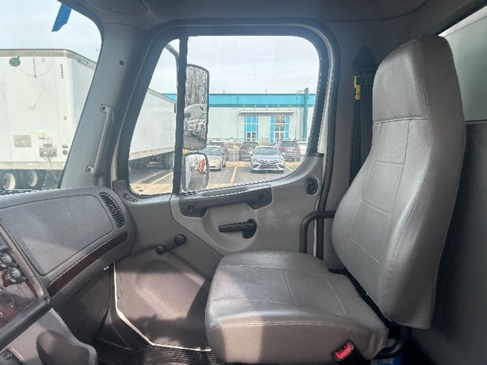 Medium Duty Box Truck-Light and Medium Duty Trucks-Freightliner-2022-M2-Obetz-OH-261,981\n\t\tmiles-$ 47,000 - Image 19