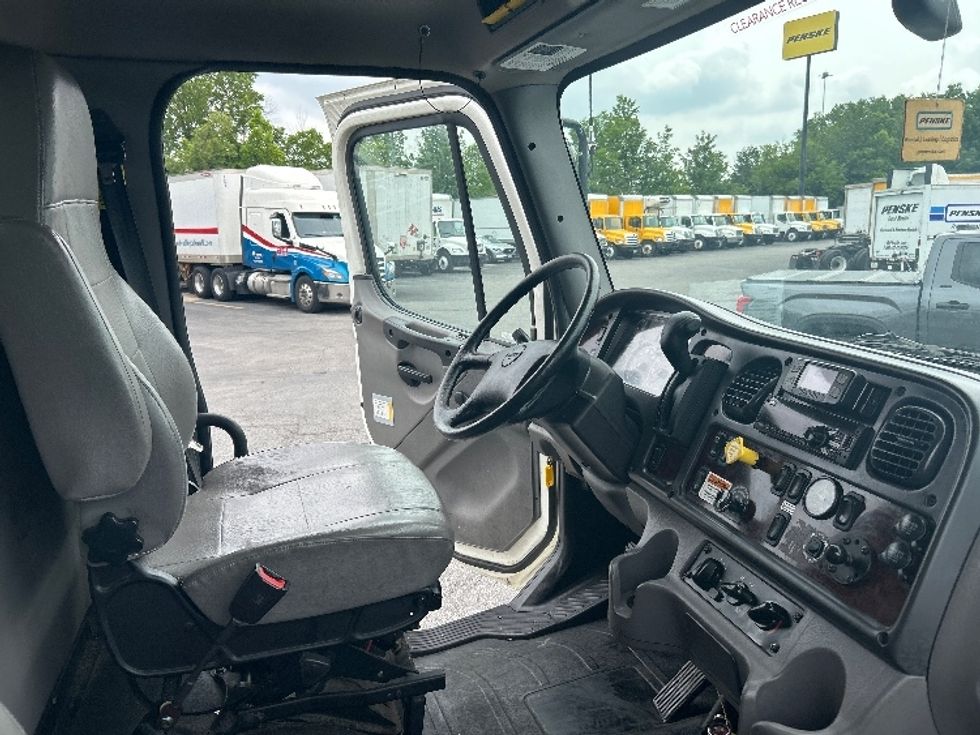 Medium Duty Box Truck-Light and Medium Duty Trucks-Freightliner-2022-M2-Obetz-OH-74,792\n\t\tmiles-$ 83,000 - Image 22