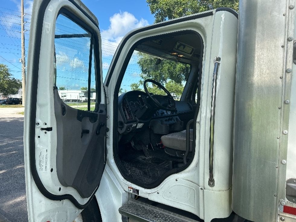 Medium Duty Box Truck-Light and Medium Duty Trucks-Freightliner-2022-M2-Ocala-FL-253,668\n\t\tmiles-$ 47,750 - Image 16