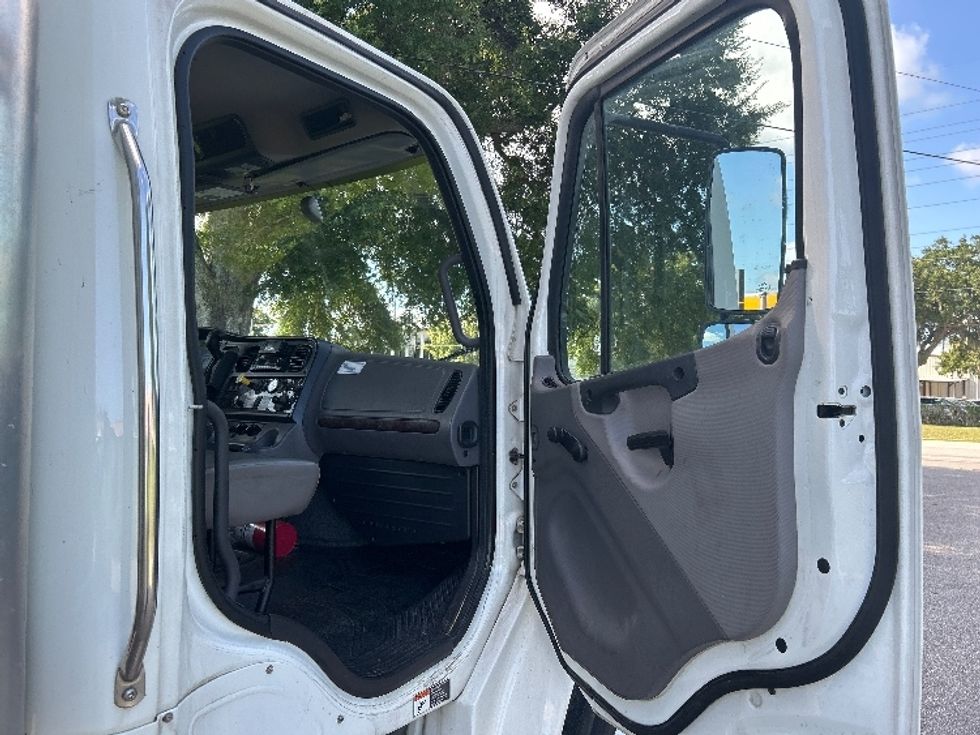 Medium Duty Box Truck-Light and Medium Duty Trucks-Freightliner-2022-M2-Ocala-FL-253,668\n\t\tmiles-$ 47,750 - Image 20