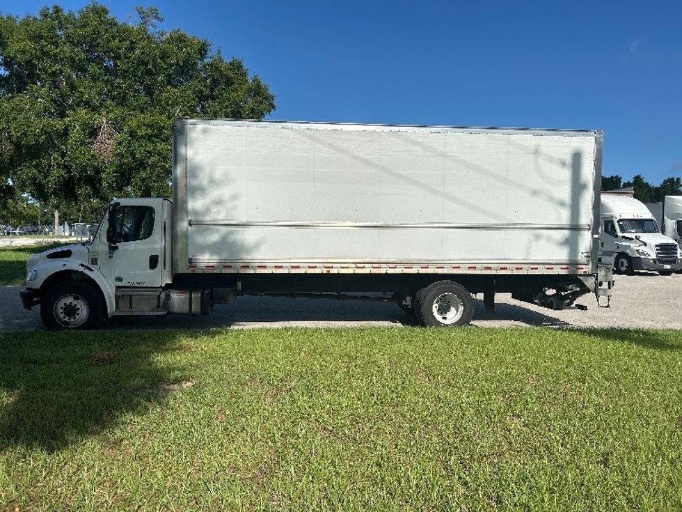 Medium Duty Box Truck-Light and Medium Duty Trucks-Freightliner-2022-M2-Ocala-FL-253,668\n\t\tmiles-$ 47,750 - Image 4