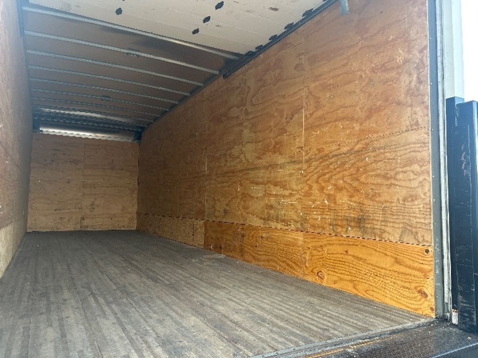 Medium Duty Box Truck-Light and Medium Duty Trucks-Freightliner-2022-M2-Ocala-FL-93,355\n\t\tmiles-$ 87,750 - Image 12