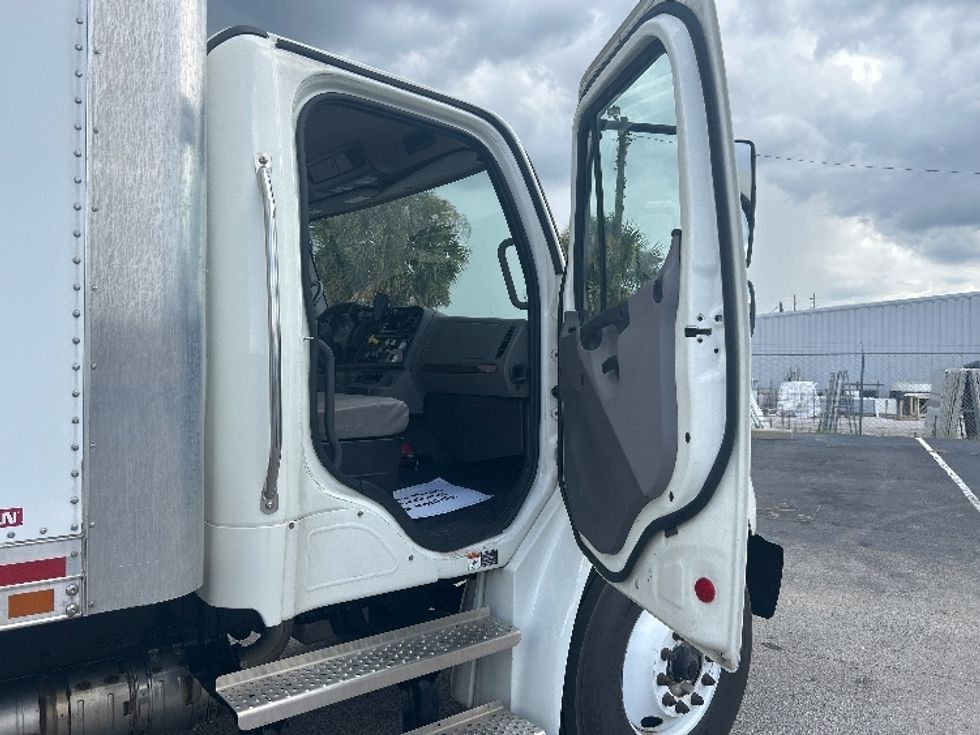 Medium Duty Box Truck-Light and Medium Duty Trucks-Freightliner-2022-M2-Ocala-FL-93,355\n\t\tmiles-$ 87,750 - Image 20