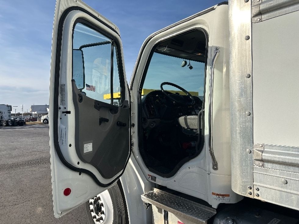 Medium Duty Box Truck-Light and Medium Duty Trucks-Freightliner-2022-M2-Oklahoma City-OK-188,968\n\t\tmiles-$ 60,500 - Image 16