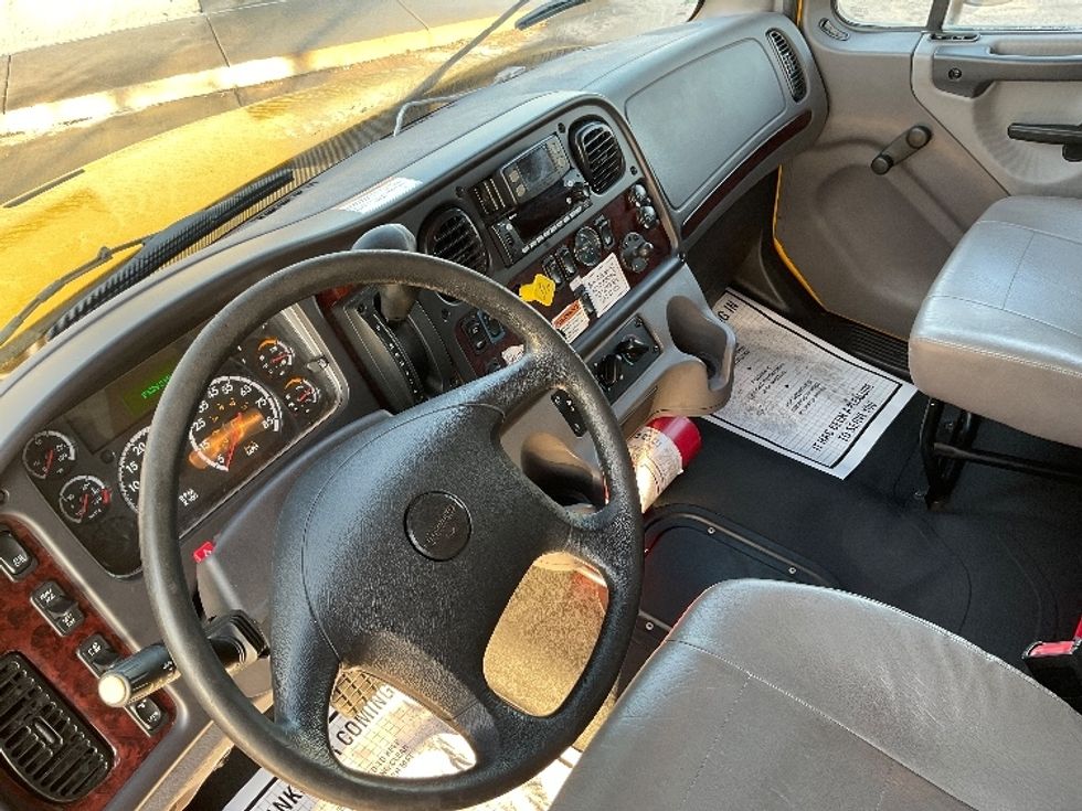 Medium Duty Box Truck-Light and Medium Duty Trucks-Freightliner-2022-M2-Oklahoma City-OK-99,841\n\t\tmiles-$ 77,250 - Image 15