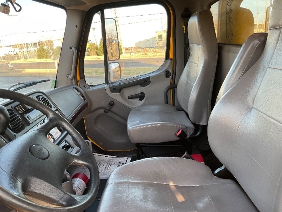 Medium Duty Box Truck-Light and Medium Duty Trucks-Freightliner-2022-M2-Oklahoma City-OK-99,841\n\t\tmiles-$ 77,250 - Image 17