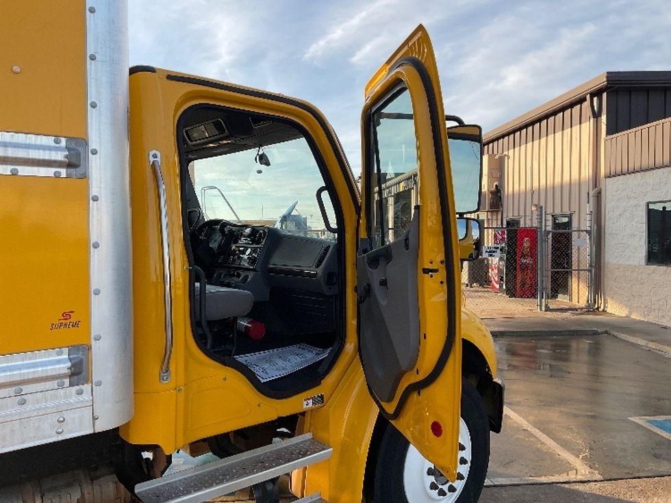 Medium Duty Box Truck-Light and Medium Duty Trucks-Freightliner-2022-M2-Oklahoma City-OK-99,841\n\t\tmiles-$ 77,250 - Image 18