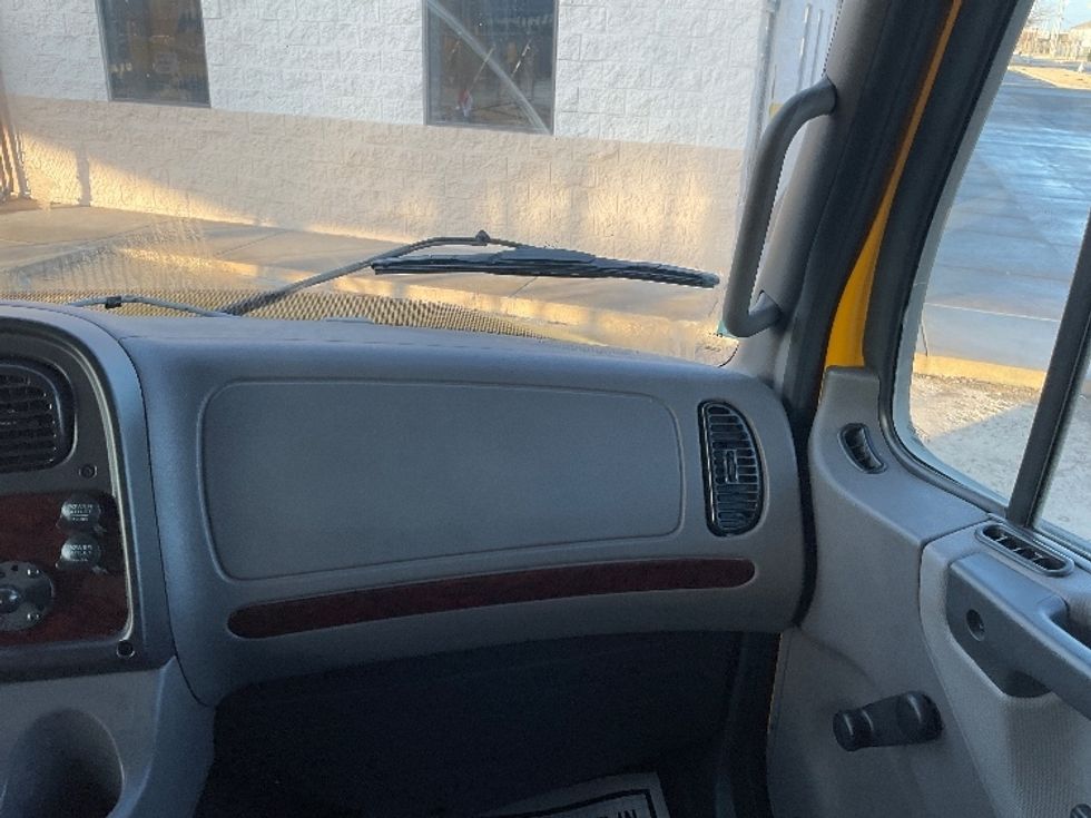 Medium Duty Box Truck-Light and Medium Duty Trucks-Freightliner-2022-M2-Oklahoma City-OK-99,841\n\t\tmiles-$ 77,250 - Image 19