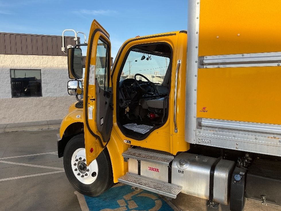 Medium Duty Box Truck-Light and Medium Duty Trucks-Freightliner-2022-M2-Oklahoma City-OK-99,841\n\t\tmiles-$ 77,250 - Image 23
