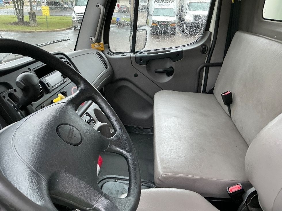 Medium Duty Box Truck-Light and Medium Duty Trucks-Freightliner-2022-M2-Olive Branch-MS-140,210\n\t\tmiles-$ 72,000 - Image 19