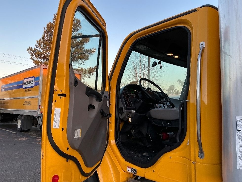 Medium Duty Box Truck-Light and Medium Duty Trucks-Freightliner-2022-M2-Olive Branch-MS-99,793\n\t\tmiles-$ 77,250 - Image 16