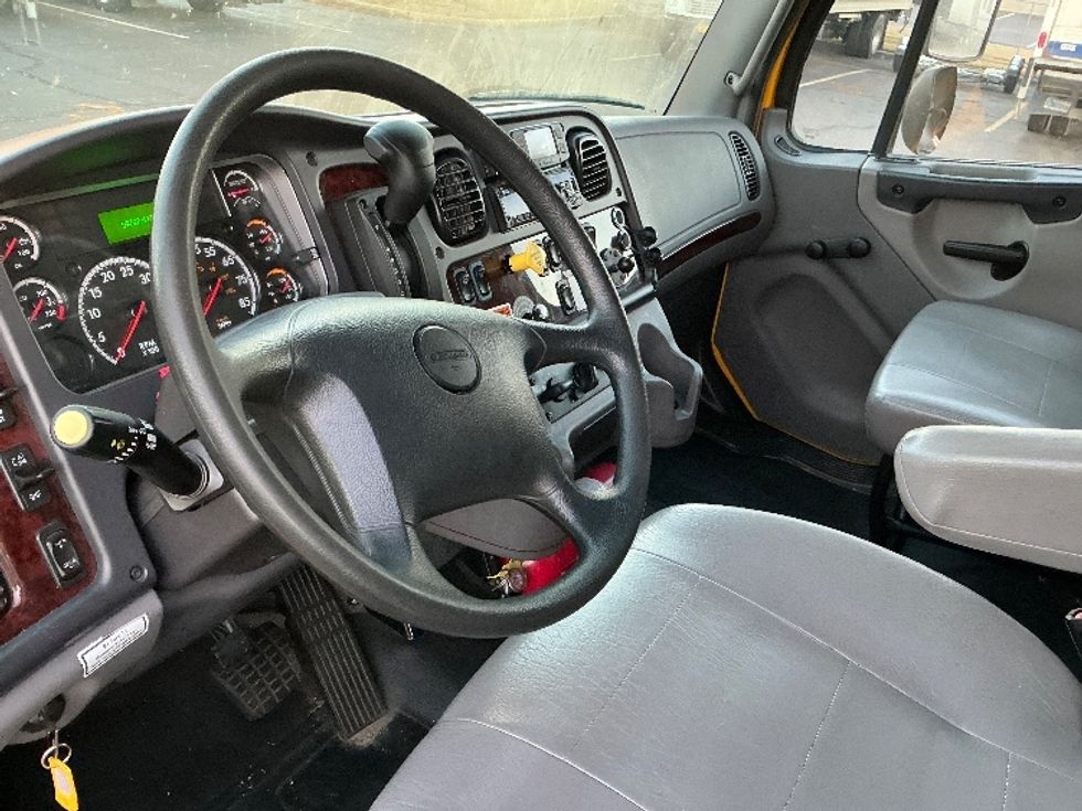 Medium Duty Box Truck-Light and Medium Duty Trucks-Freightliner-2022-M2-Olive Branch-MS-99,793\n\t\tmiles-$ 77,250 - Image 17