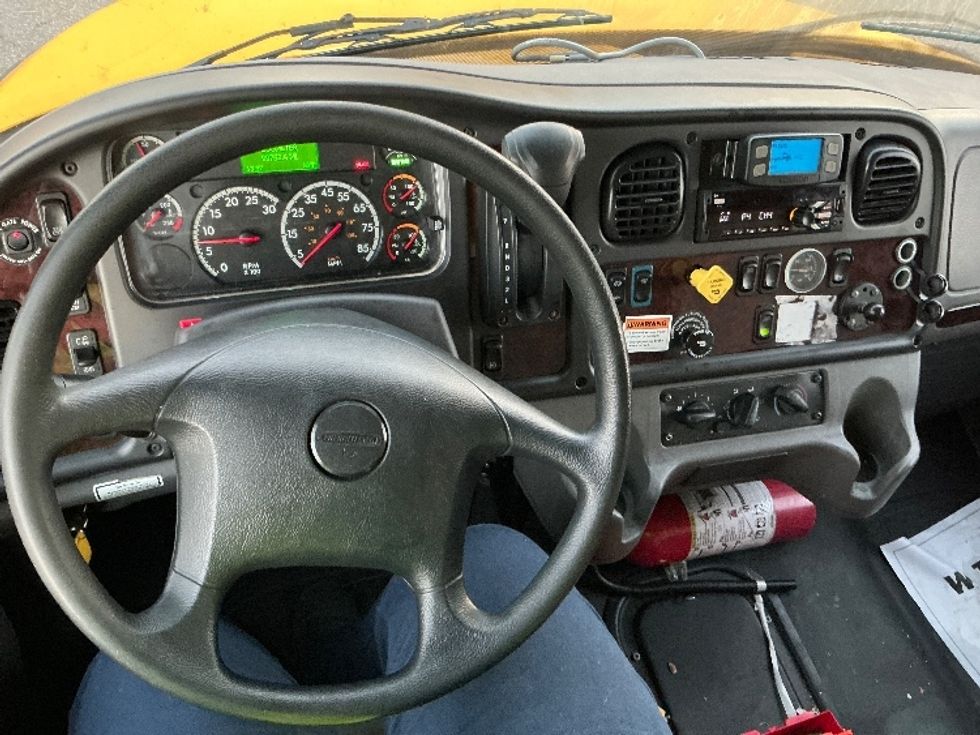 Medium Duty Box Truck-Light and Medium Duty Trucks-Freightliner-2022-M2-Olive Branch-MS-99,793\n\t\tmiles-$ 77,250 - Image 18