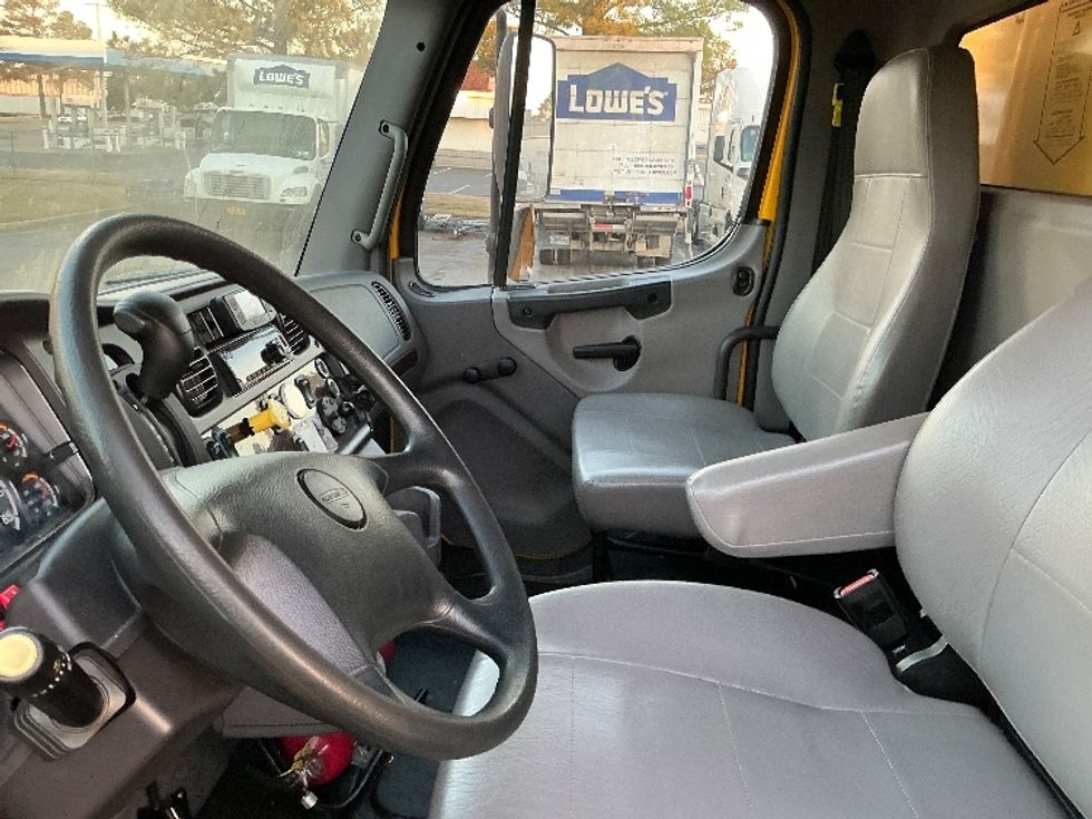 Medium Duty Box Truck-Light and Medium Duty Trucks-Freightliner-2022-M2-Olive Branch-MS-99,793\n\t\tmiles-$ 77,250 - Image 19