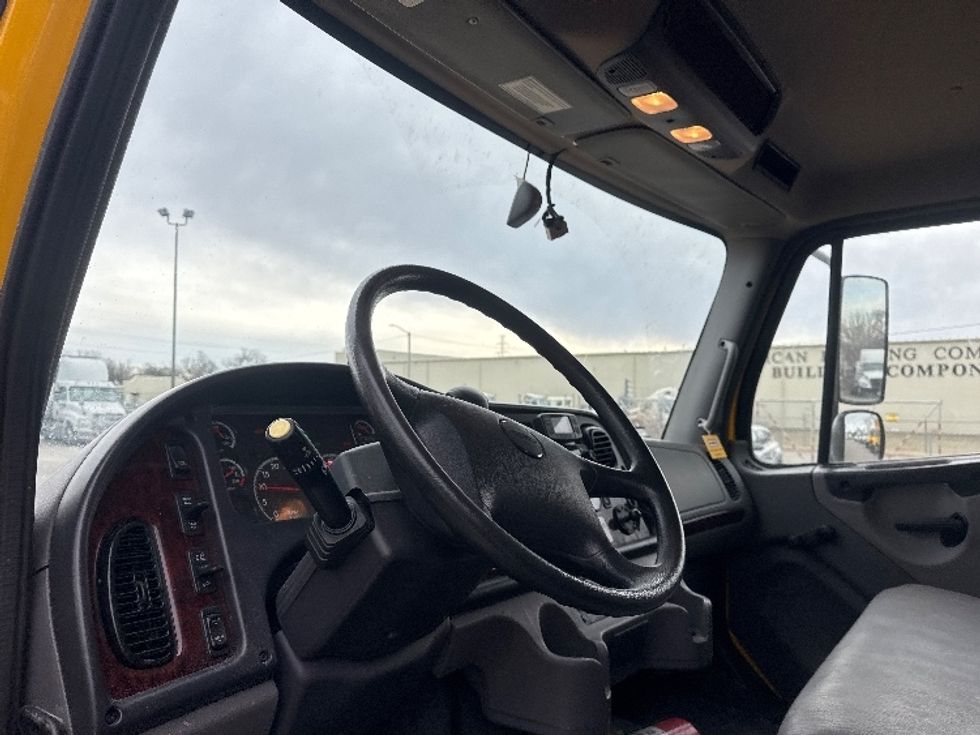 Medium Duty Box Truck-Light and Medium Duty Trucks-Freightliner-2022-M2-Omaha-NE-100,500\n\t\tmiles-$ 76,000 - Image 17