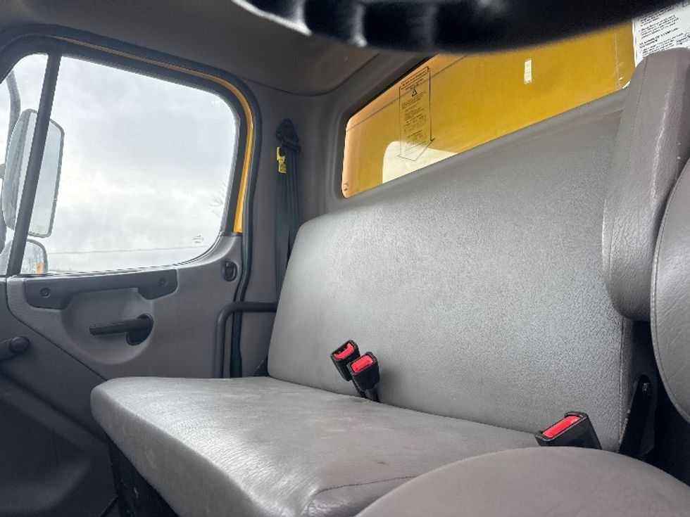 Medium Duty Box Truck-Light and Medium Duty Trucks-Freightliner-2022-M2-Omaha-NE-100,500\n\t\tmiles-$ 76,000 - Image 19