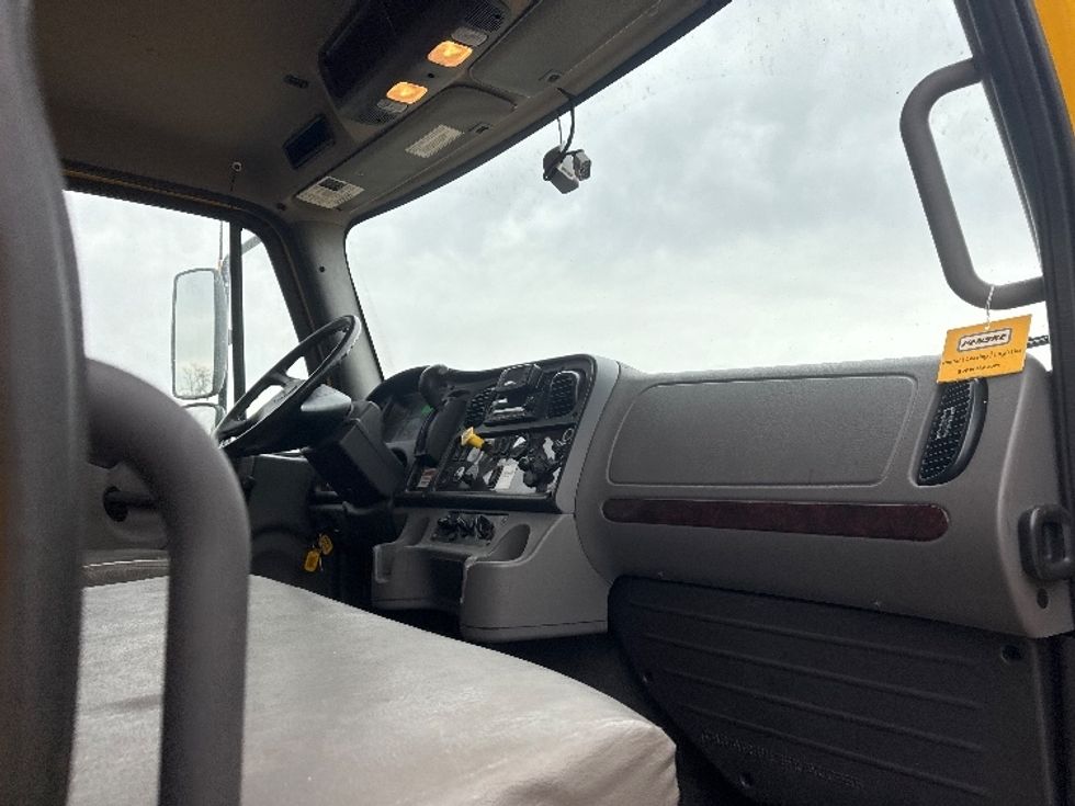 Medium Duty Box Truck-Light and Medium Duty Trucks-Freightliner-2022-M2-Omaha-NE-100,500\n\t\tmiles-$ 76,000 - Image 20