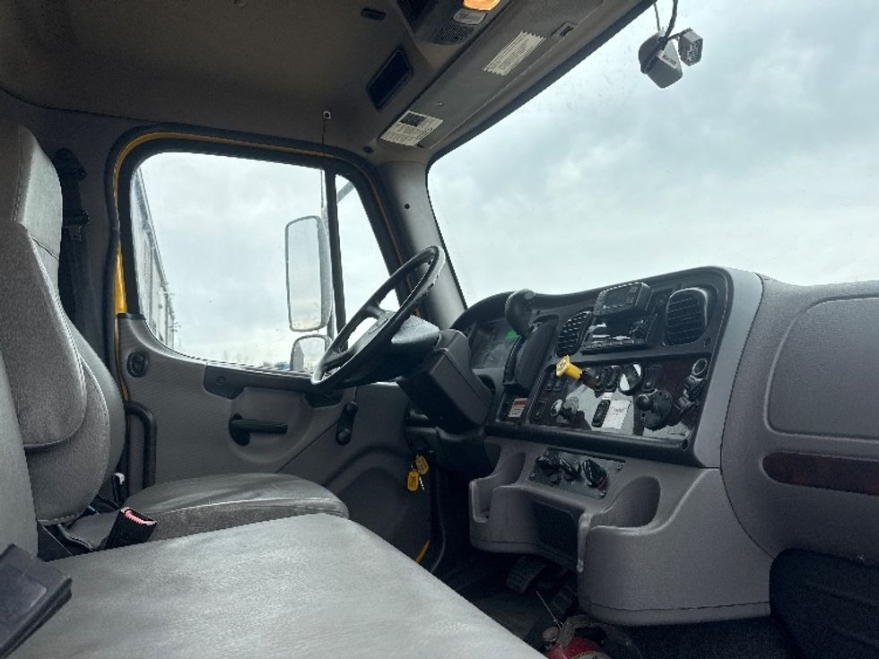 Medium Duty Box Truck-Light and Medium Duty Trucks-Freightliner-2022-M2-Omaha-NE-100,500\n\t\tmiles-$ 76,000 - Image 22
