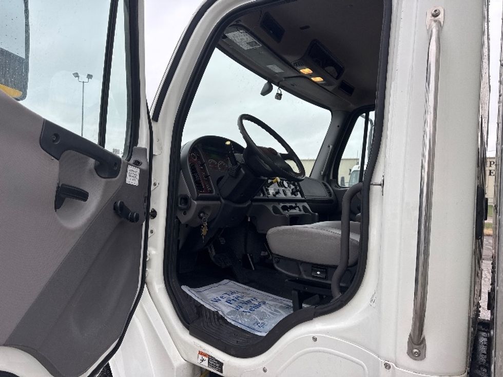 Medium Duty Box Truck-Light and Medium Duty Trucks-Freightliner-2022-M2-Omaha-NE-219,172\n\t\tmiles-$ 54,750 - Image 16
