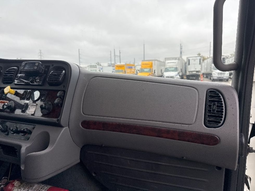 Medium Duty Box Truck-Light and Medium Duty Trucks-Freightliner-2022-M2-Omaha-NE-219,172\n\t\tmiles-$ 54,750 - Image 21