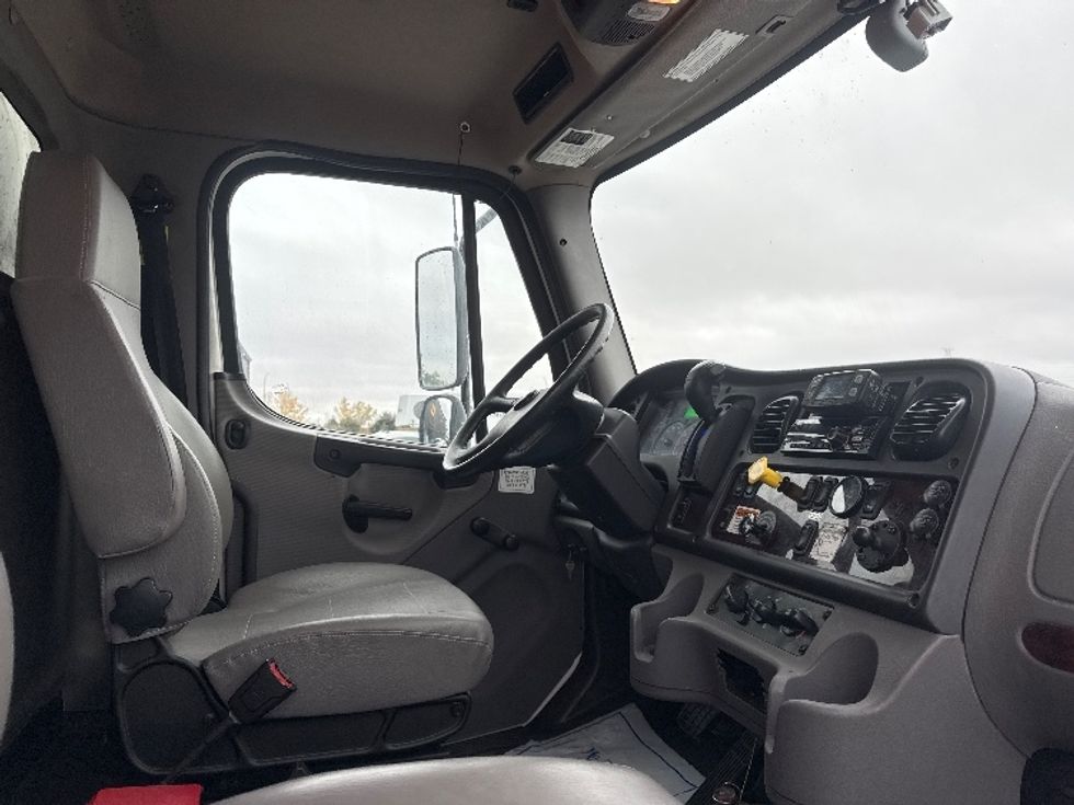 Medium Duty Box Truck-Light and Medium Duty Trucks-Freightliner-2022-M2-Omaha-NE-219,172\n\t\tmiles-$ 54,750 - Image 22