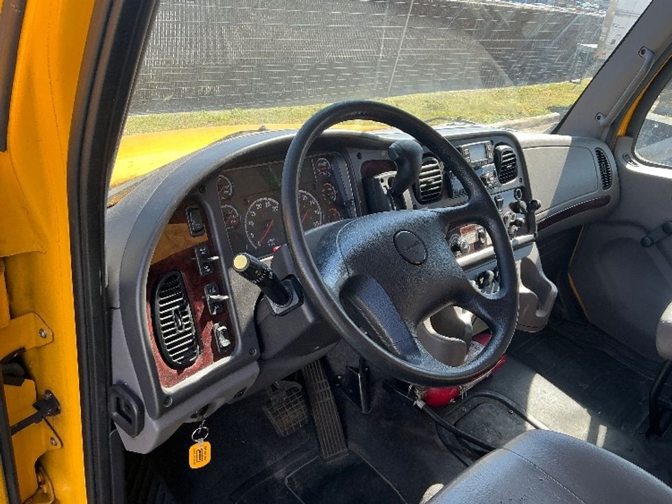 Medium Duty Box Truck-Light and Medium Duty Trucks-Freightliner-2022-M2-Orlando-FL-104,268\n\t\tmiles-$ 68,000 - Image 17