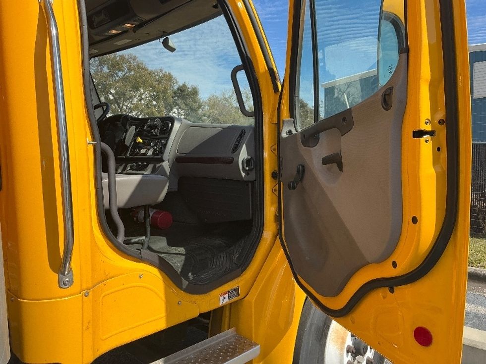 Medium Duty Box Truck-Light and Medium Duty Trucks-Freightliner-2022-M2-Orlando-FL-104,268\n\t\tmiles-$ 68,000 - Image 20