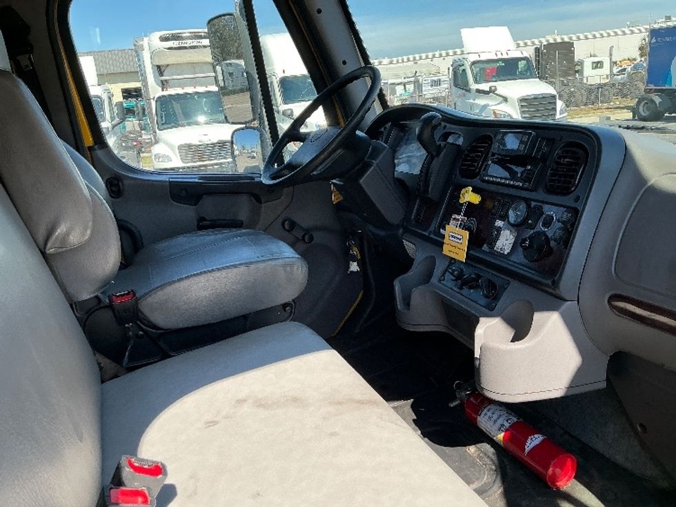 Medium Duty Box Truck-Light and Medium Duty Trucks-Freightliner-2022-M2-Orlando-FL-140,960\n\t\tmiles-$ 65,000 - Image 22