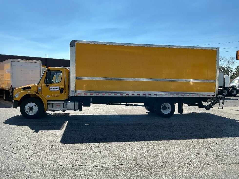 Medium Duty Box Truck-Light and Medium Duty Trucks-Freightliner-2022-M2-Orlando-FL-140,960\n\t\tmiles-$ 65,000 - Image 4