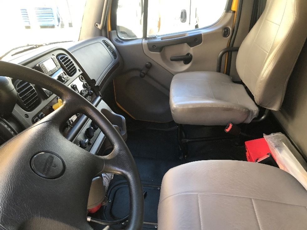 Medium Duty Box Truck-Light and Medium Duty Trucks-Freightliner-2022-M2-Orlando-FL-199,189\n\t\tmiles-$ 57,750 - Image 18