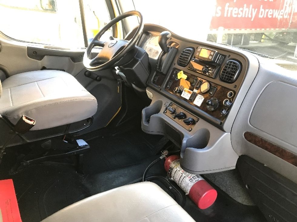 Medium Duty Box Truck-Light and Medium Duty Trucks-Freightliner-2022-M2-Orlando-FL-199,189\n\t\tmiles-$ 57,750 - Image 19