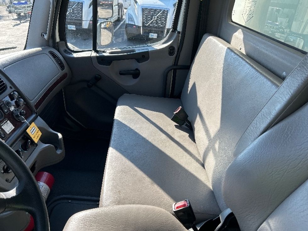 Medium Duty Box Truck-Light and Medium Duty Trucks-Freightliner-2022-M2-Orlando-FL-215,652\n\t\tmiles-$ 55,500 - Image 16