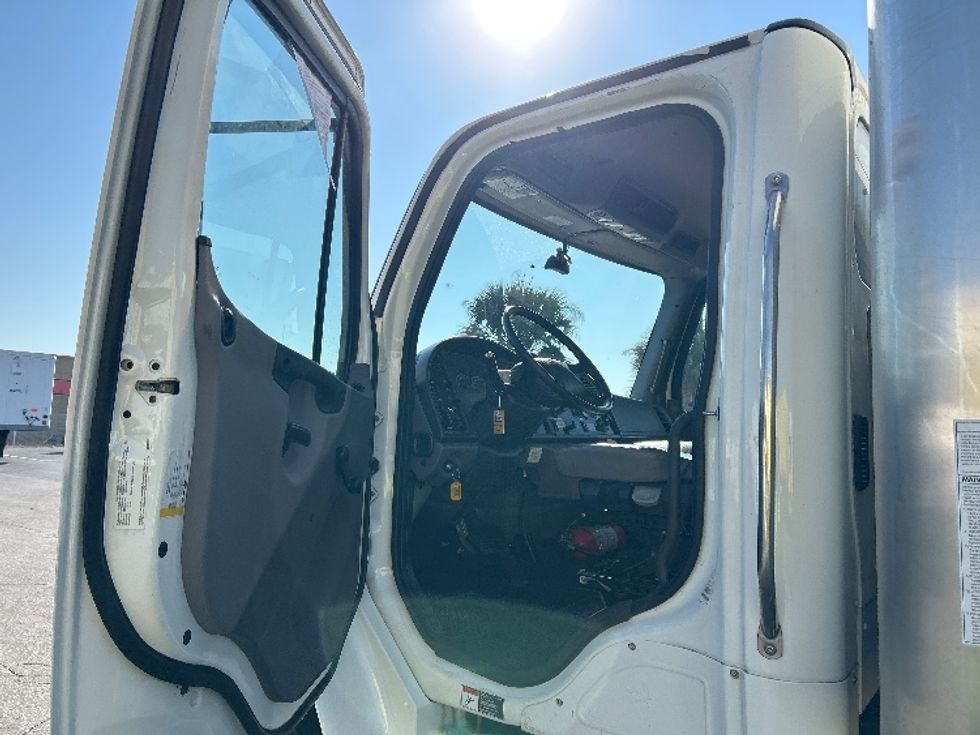 Medium Duty Box Truck-Light and Medium Duty Trucks-Freightliner-2022-M2-Orlando-FL-215,652\n\t\tmiles-$ 55,500 - Image 17