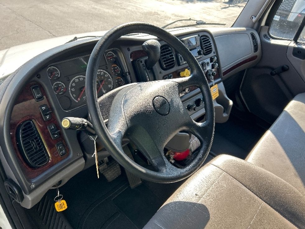 Medium Duty Box Truck-Light and Medium Duty Trucks-Freightliner-2022-M2-Orlando-FL-215,652\n\t\tmiles-$ 55,500 - Image 18