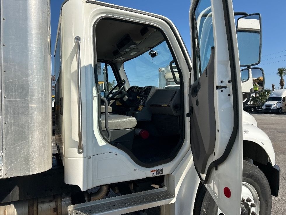Medium Duty Box Truck-Light and Medium Duty Trucks-Freightliner-2022-M2-Orlando-FL-215,652\n\t\tmiles-$ 55,500 - Image 20