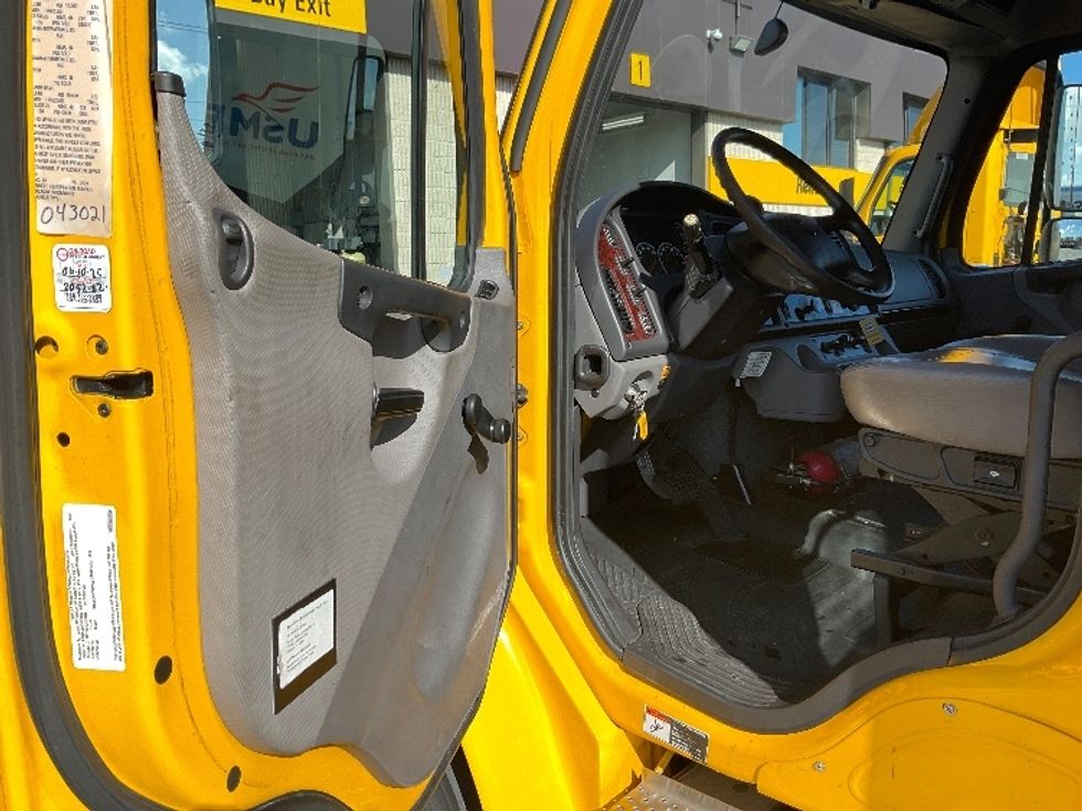 Medium Duty Box Truck-Light and Medium Duty Trucks-Freightliner-2022-M2-Orlando-FL-217,852\n\t\tmiles-$ 54,000 - Image 16