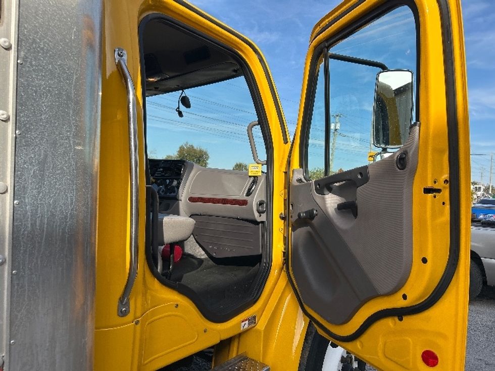 Medium Duty Box Truck-Light and Medium Duty Trucks-Freightliner-2022-M2-Panama City-FL-229,220\n\t\tmiles-$ 52,000 - Image 20