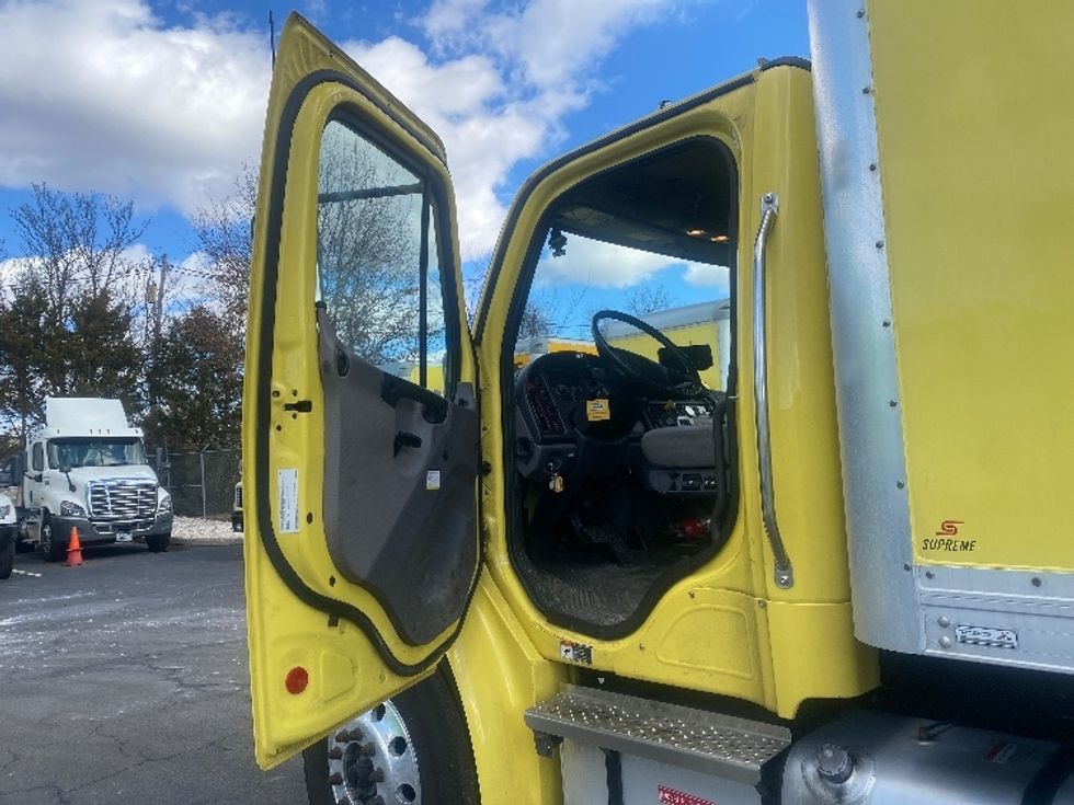 Medium Duty Box Truck-Light and Medium Duty Trucks-Freightliner-2022-M2-Parsippany-NJ-170,242\n\t\tmiles-$ 49,000 - Image 16