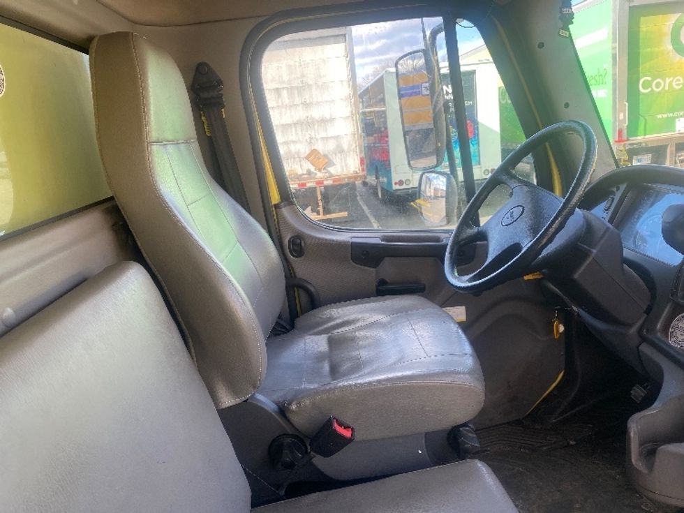 Medium Duty Box Truck-Light and Medium Duty Trucks-Freightliner-2022-M2-Parsippany-NJ-170,242\n\t\tmiles-$ 49,000 - Image 22