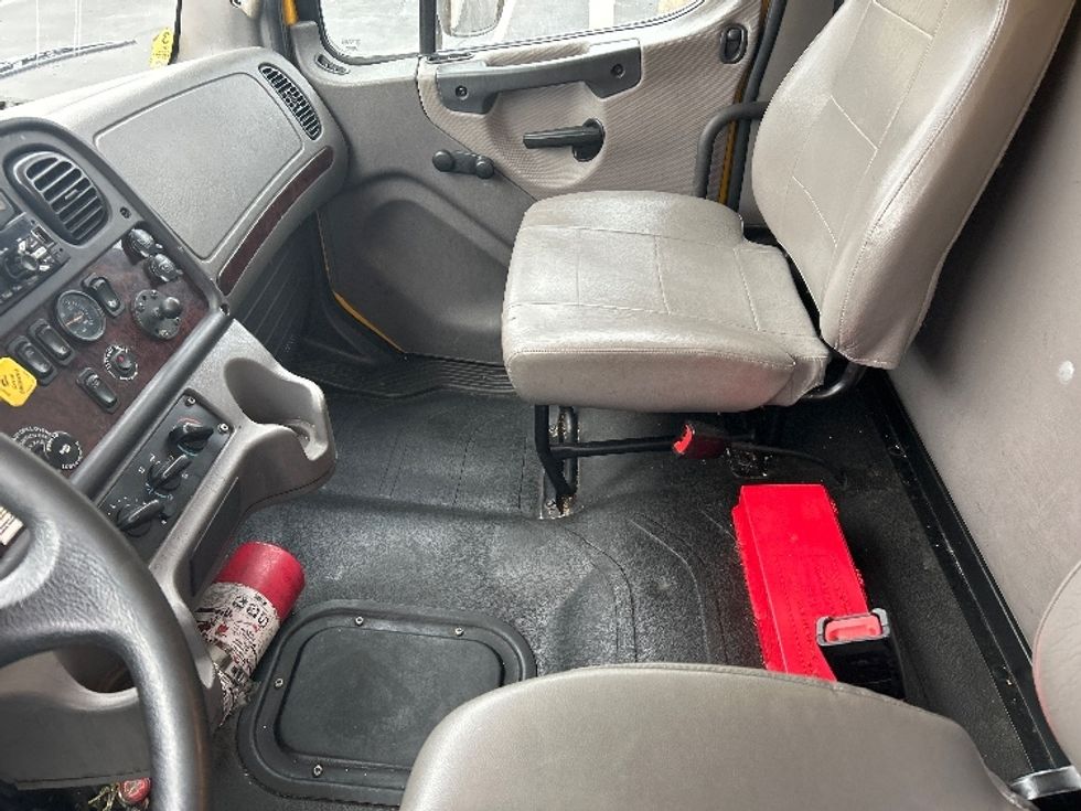 Medium Duty Box Truck-Light and Medium Duty Trucks-Freightliner-2022-M2-Parsippany-NJ-221,756\n\t\tmiles-$ 49,500 - Image 19