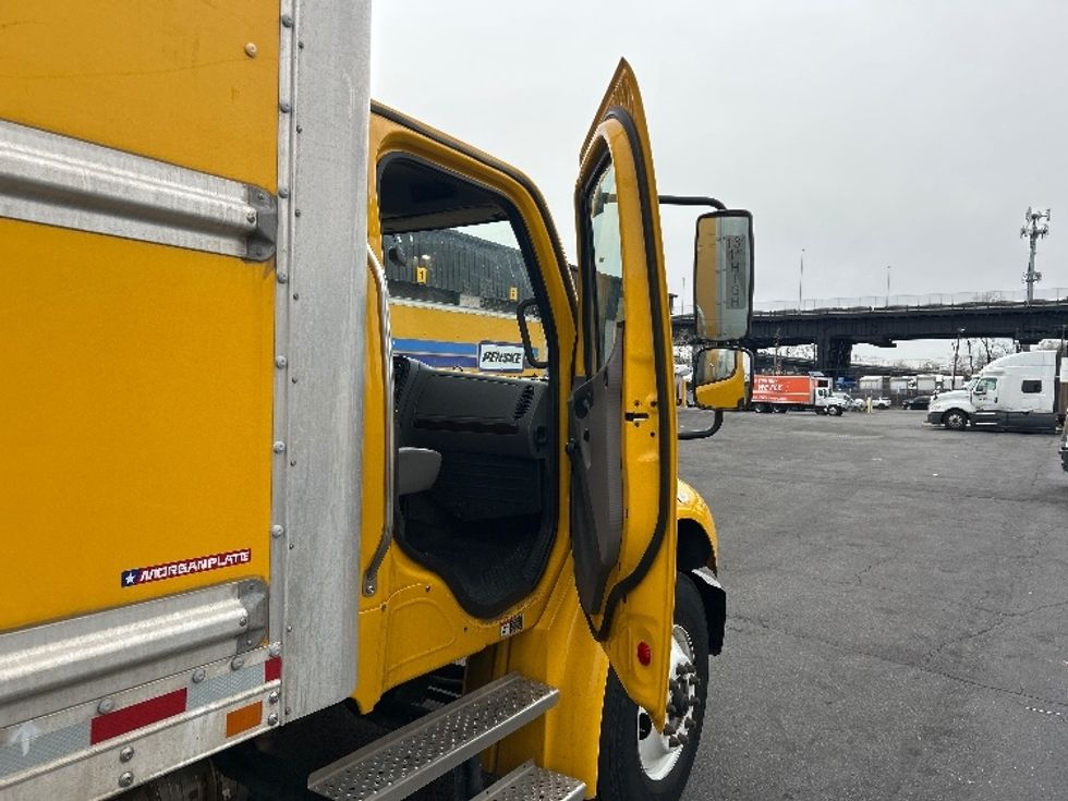 Medium Duty Box Truck-Light and Medium Duty Trucks-Freightliner-2022-M2-Parsippany-NJ-221,756\n\t\tmiles-$ 49,500 - Image 20