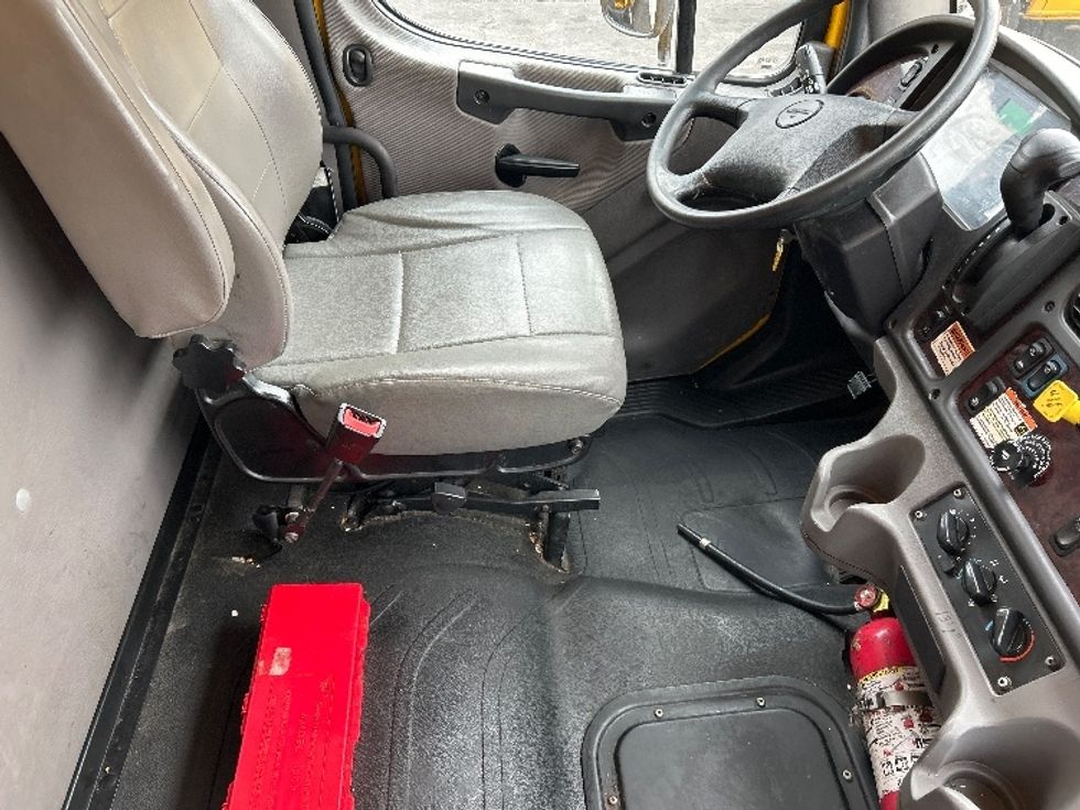 Medium Duty Box Truck-Light and Medium Duty Trucks-Freightliner-2022-M2-Parsippany-NJ-221,756\n\t\tmiles-$ 49,500 - Image 22