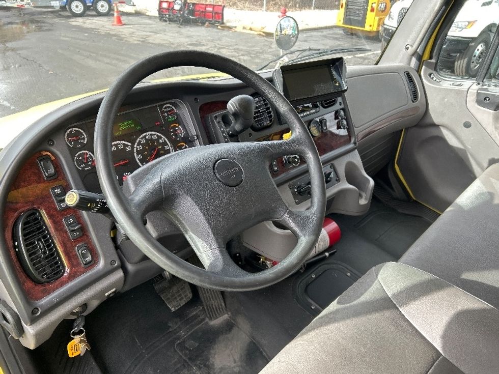 Medium Duty Box Truck-Light and Medium Duty Trucks-Freightliner-2022-M2-Parsippany-NJ-225,342\n\t\tmiles-$ 39,750 - Image 17