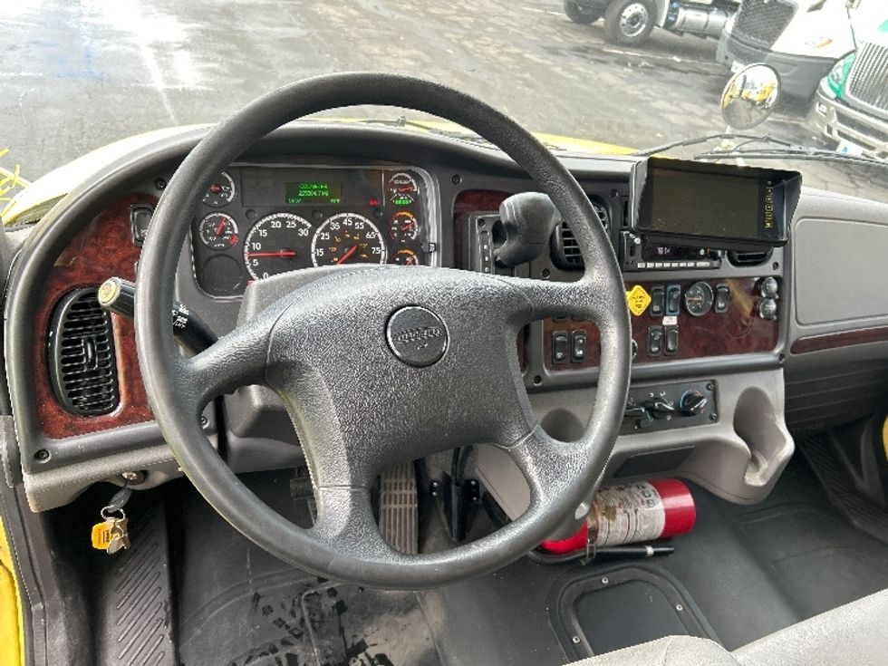 Medium Duty Box Truck-Light and Medium Duty Trucks-Freightliner-2022-M2-Parsippany-NJ-225,342\n\t\tmiles-$ 39,750 - Image 18