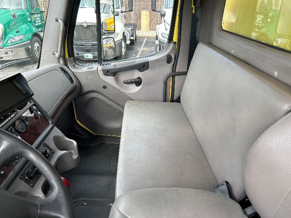 Medium Duty Box Truck-Light and Medium Duty Trucks-Freightliner-2022-M2-Parsippany-NJ-225,342\n\t\tmiles-$ 39,750 - Image 19