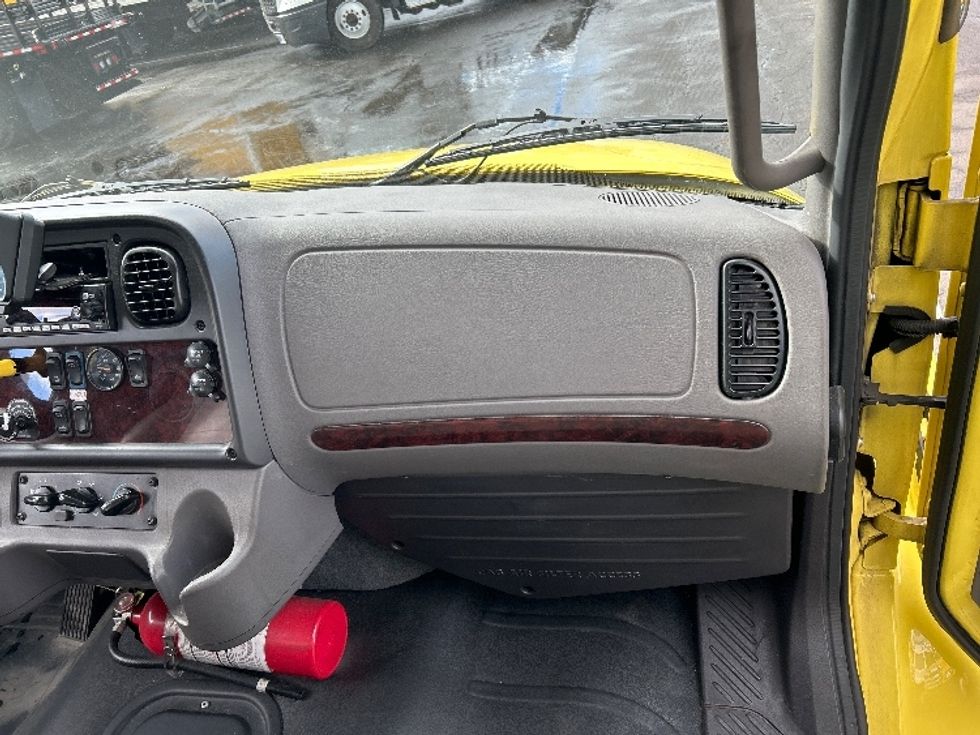 Medium Duty Box Truck-Light and Medium Duty Trucks-Freightliner-2022-M2-Parsippany-NJ-225,342\n\t\tmiles-$ 39,750 - Image 21