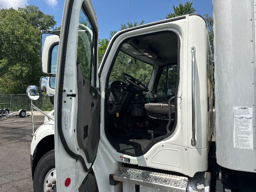 Medium Duty Box Truck-Light and Medium Duty Trucks-Freightliner-2022-M2-Parsippany-NJ-235,036\n\t\tmiles-$ 53,500 - Image 16