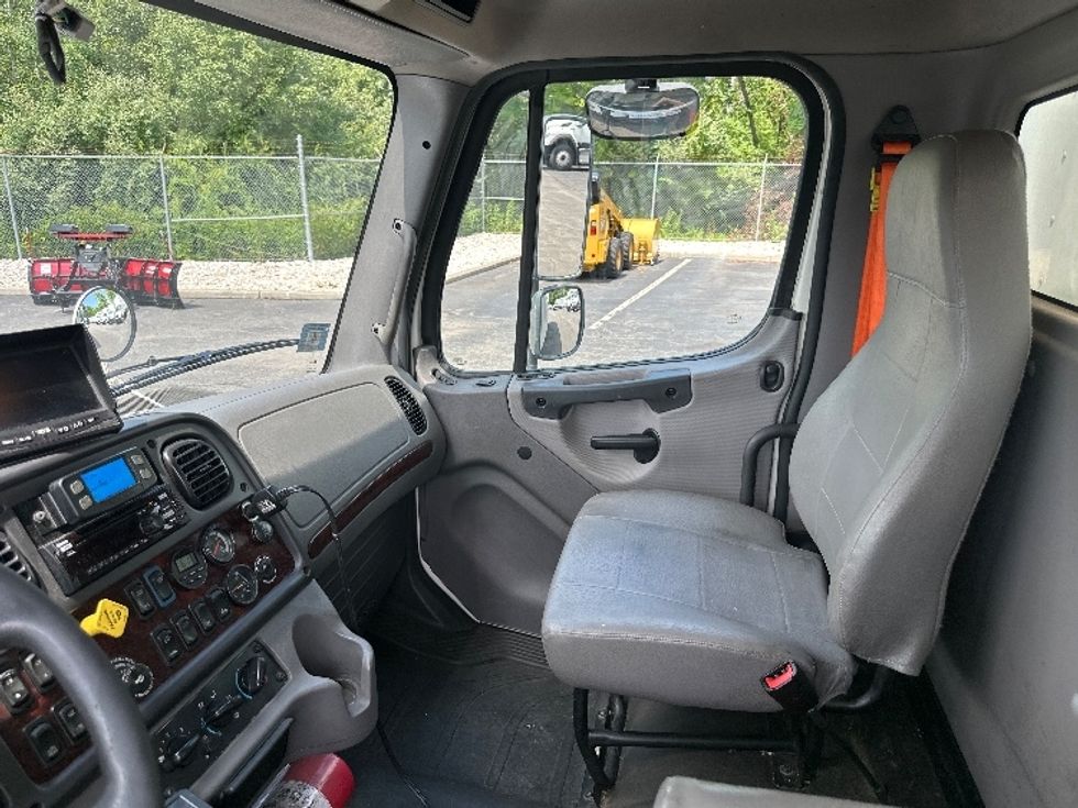 Medium Duty Box Truck-Light and Medium Duty Trucks-Freightliner-2022-M2-Parsippany-NJ-235,036\n\t\tmiles-$ 53,500 - Image 19